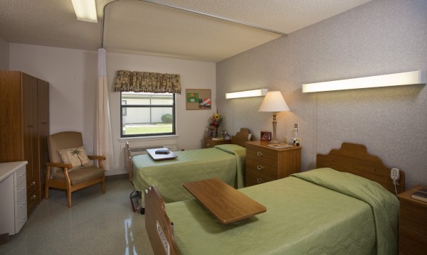 The Laurels of Chatham: Semi-Private Guest Room
